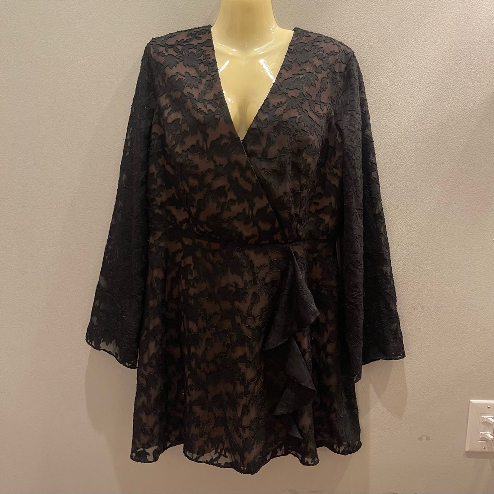 Laundry by Shelli-Segal Dress metallic burn out Long sleeves mini dress Size 12